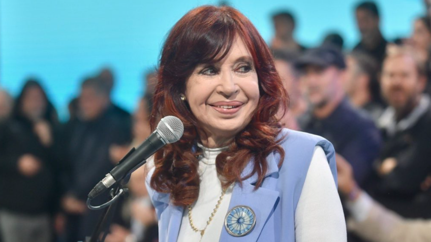 Kirchner diz que Milei submete Argentina a “sacrifício inútil”