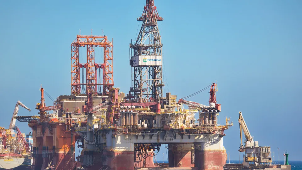Explosão em plataforma da Petrobras deixa 11 feridos, diz sindicato de petroleiros