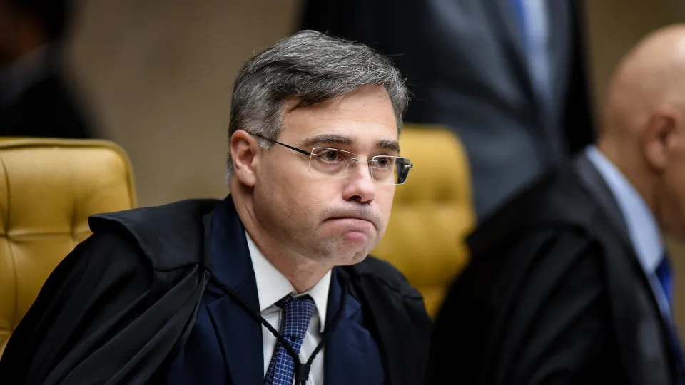 Mendonça diverge em julgamento e vota pela soltura de Collor