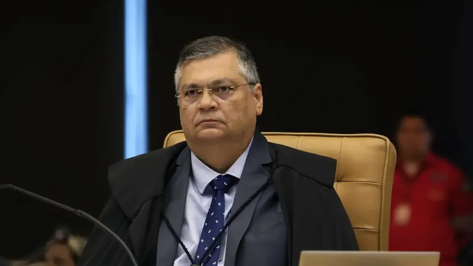 Dino manda bloquear execução de emendas da Saúde em 1.283 contas