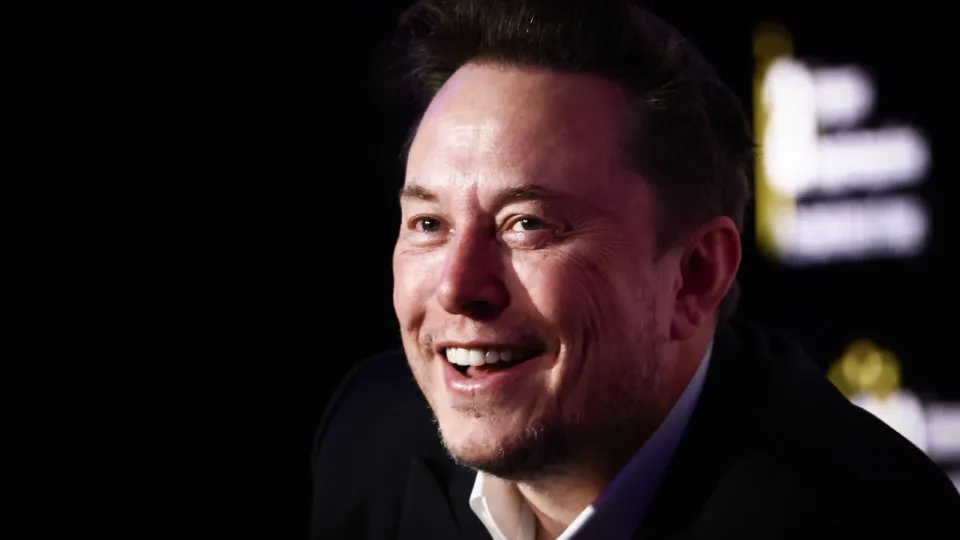 Elon Musk de saída? Tesla faz esclarecimento sobre a procura de novo CEO