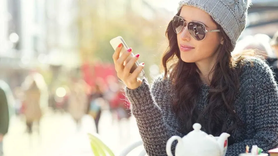 Costuma conversar com IA? Pode começar a ver anúncios em breve