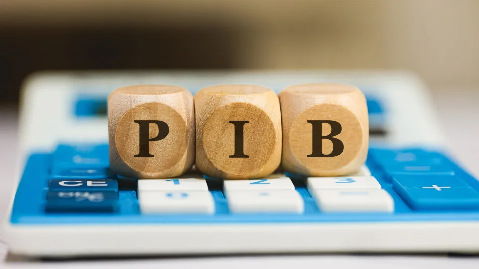 Projeção de alta do PIB de 2025 segue em 2%, aponta Focus