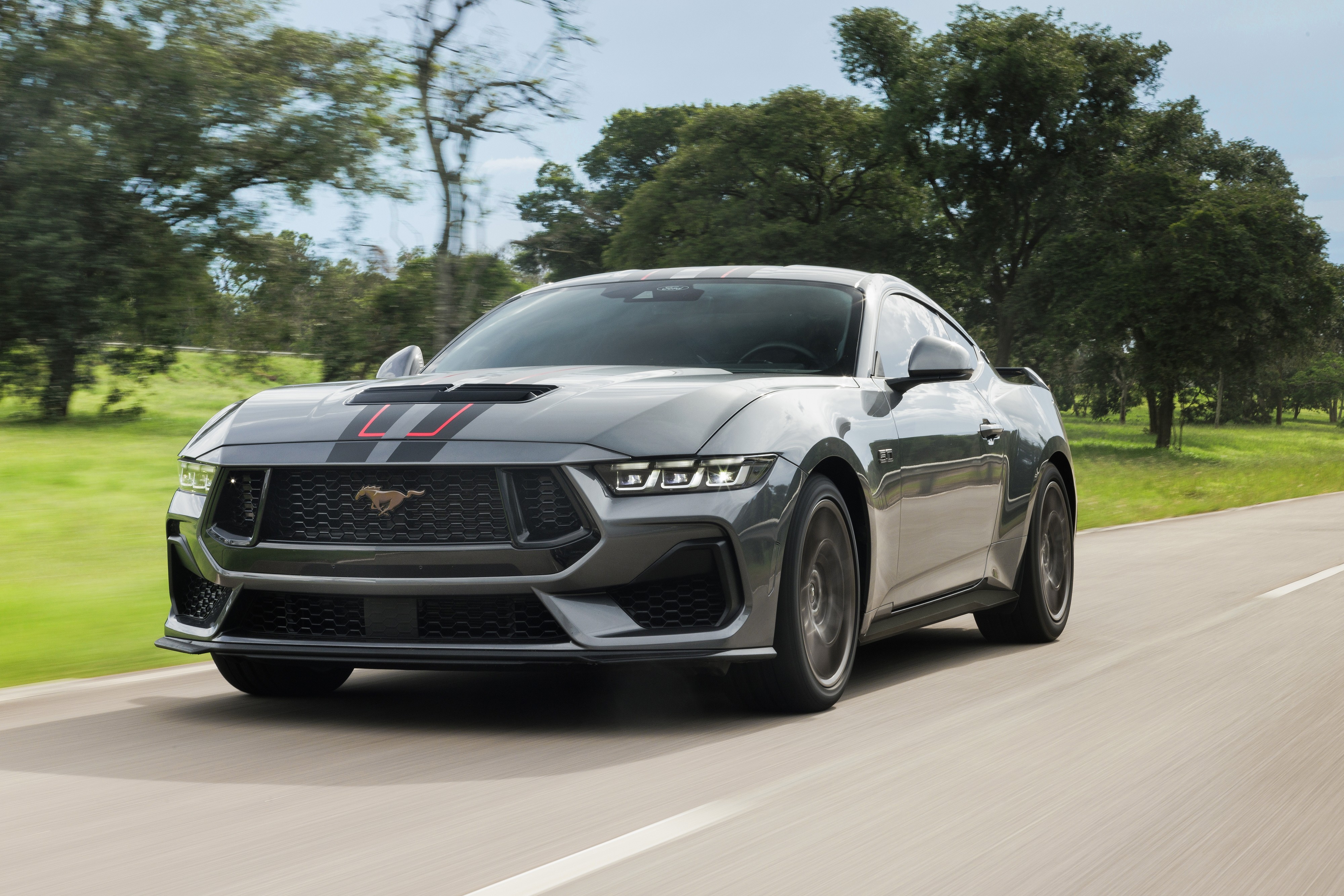 VÍDEO: Mustang ganha edição limitada com câmbio manual por R$ 600 mil; veja os destaques