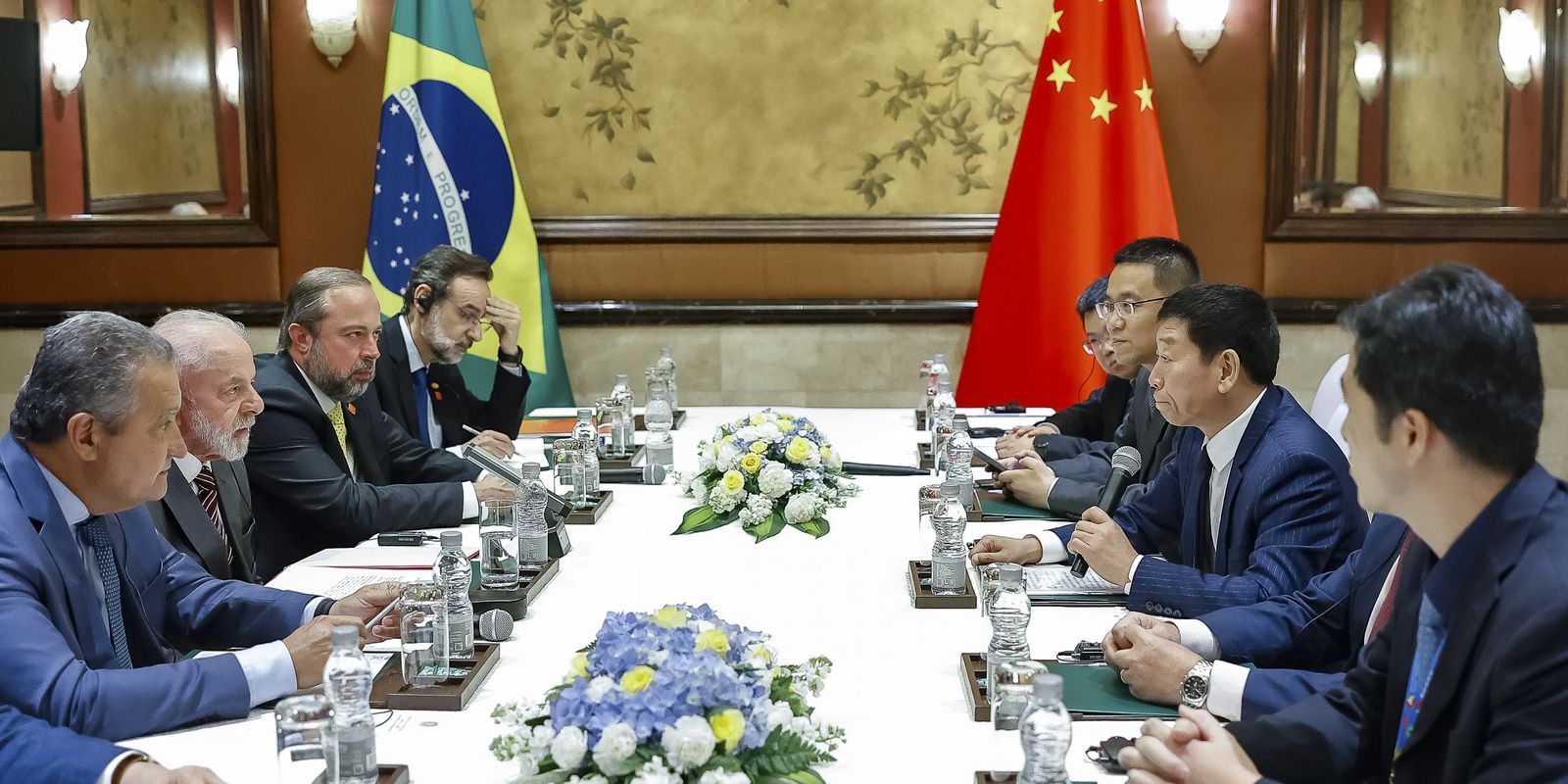 Lula se reúne com empresários chineses em Pequim