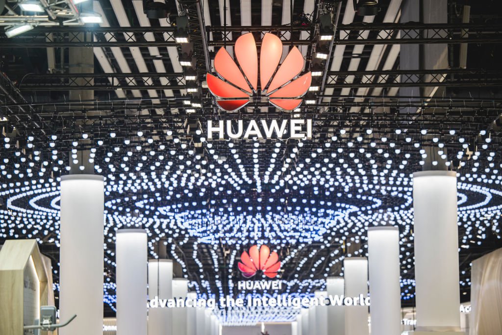 Huawei revela supercomputador de IA com chips próprios em ofensiva contra Nvidia